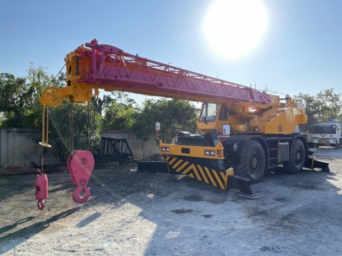 รถเครน 25 ตัน 4 ล้อ